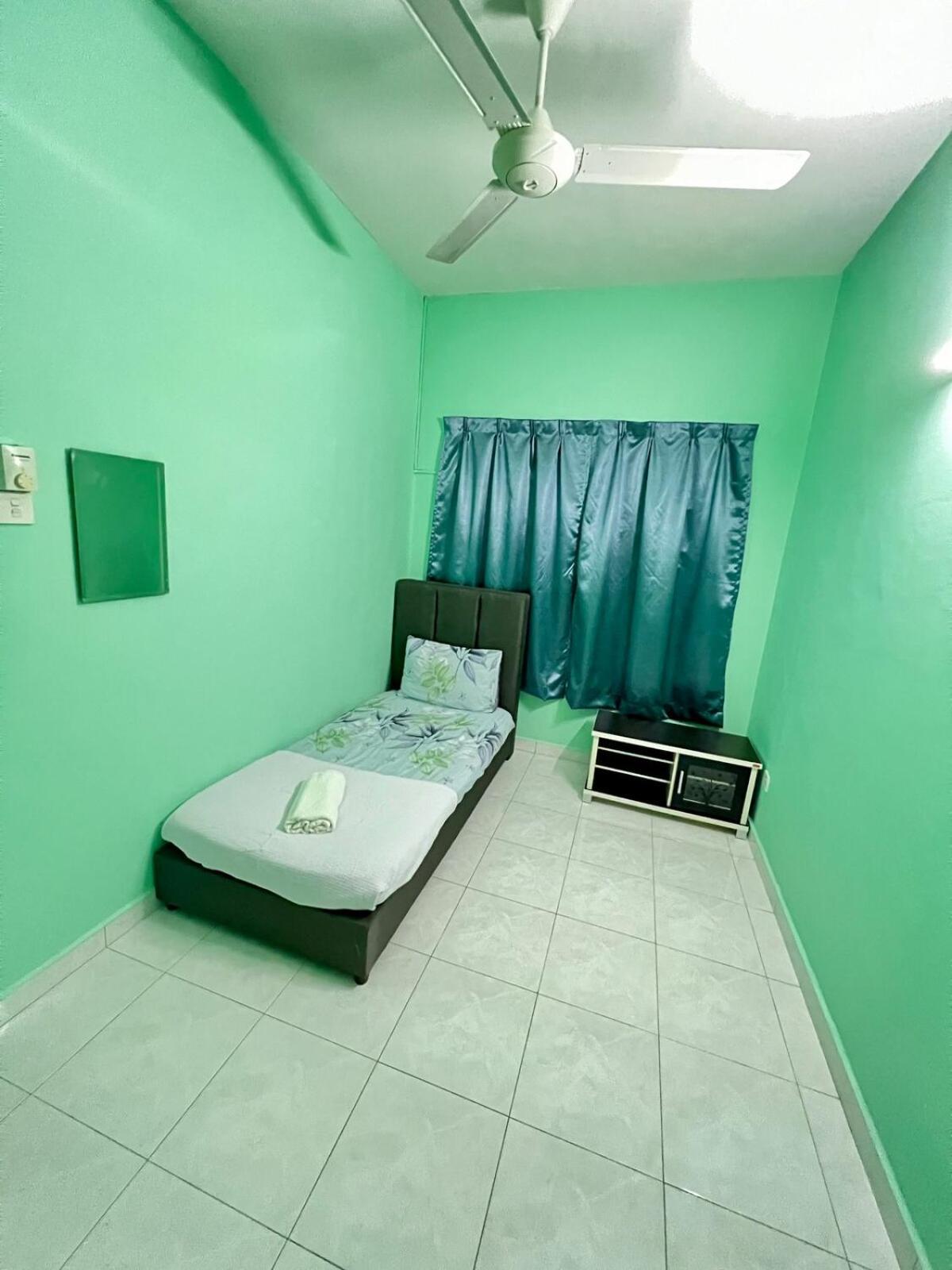 Rini Utama Homestay 스쿠다이 외부 사진