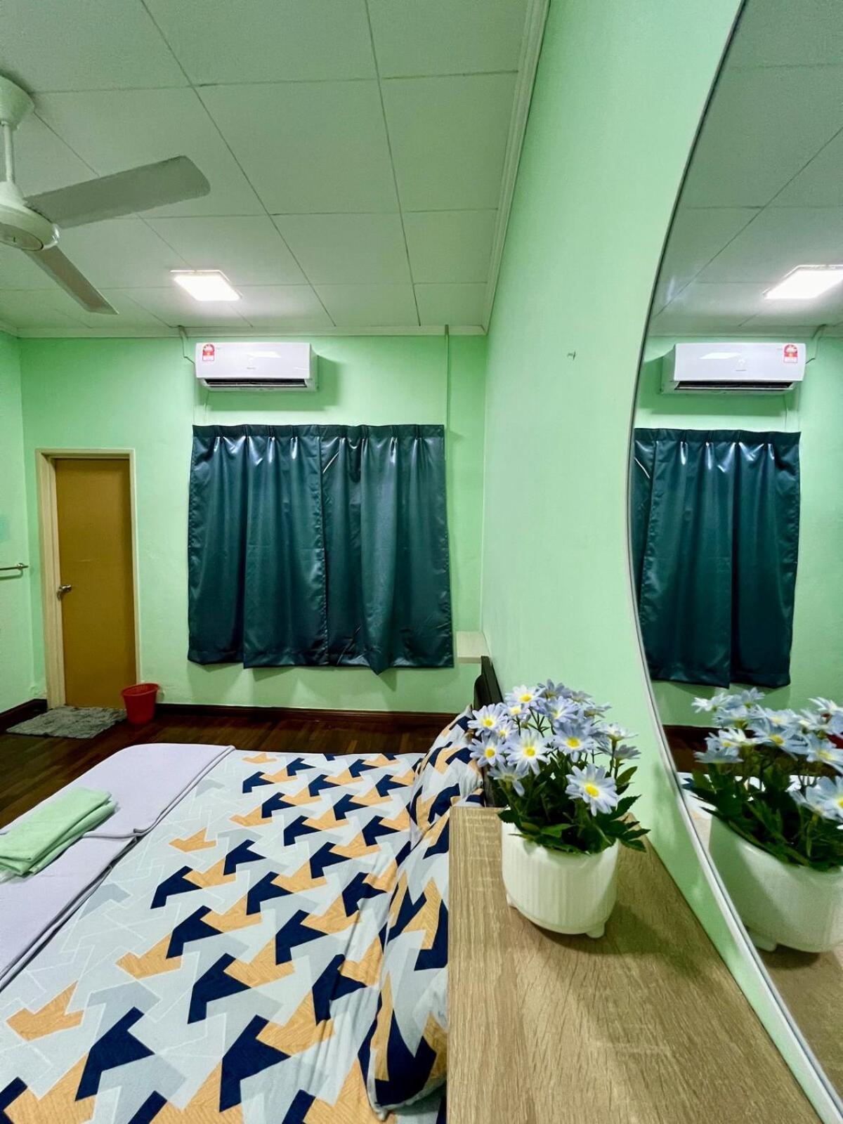 Rini Utama Homestay 스쿠다이 외부 사진