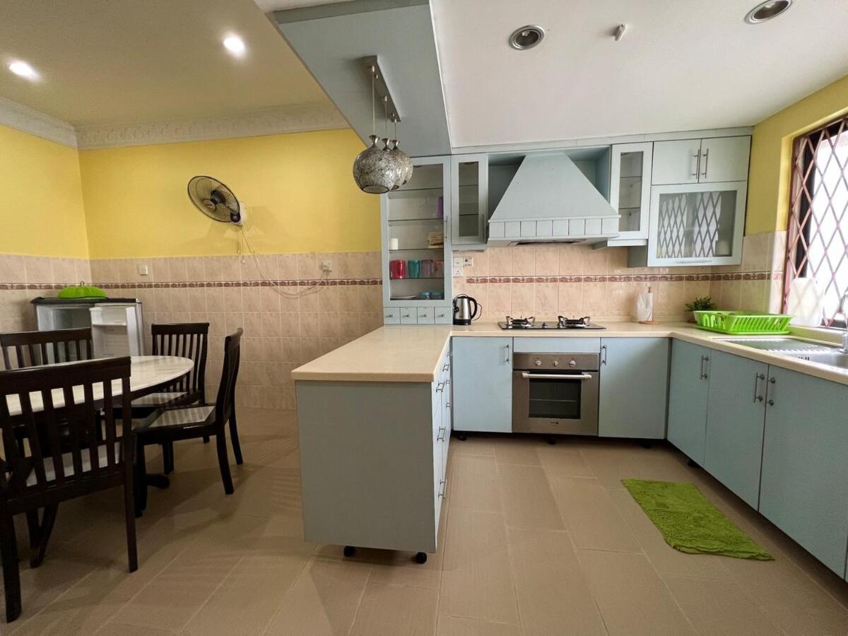 Rini Utama Homestay 스쿠다이 외부 사진