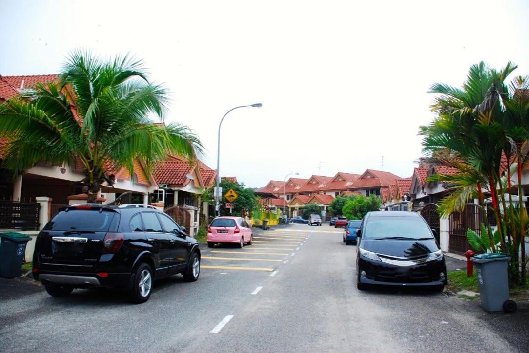 Rini Utama Homestay 스쿠다이 외부 사진