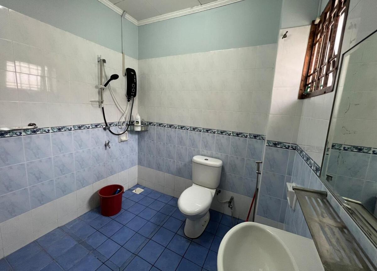 Rini Utama Homestay 스쿠다이 외부 사진