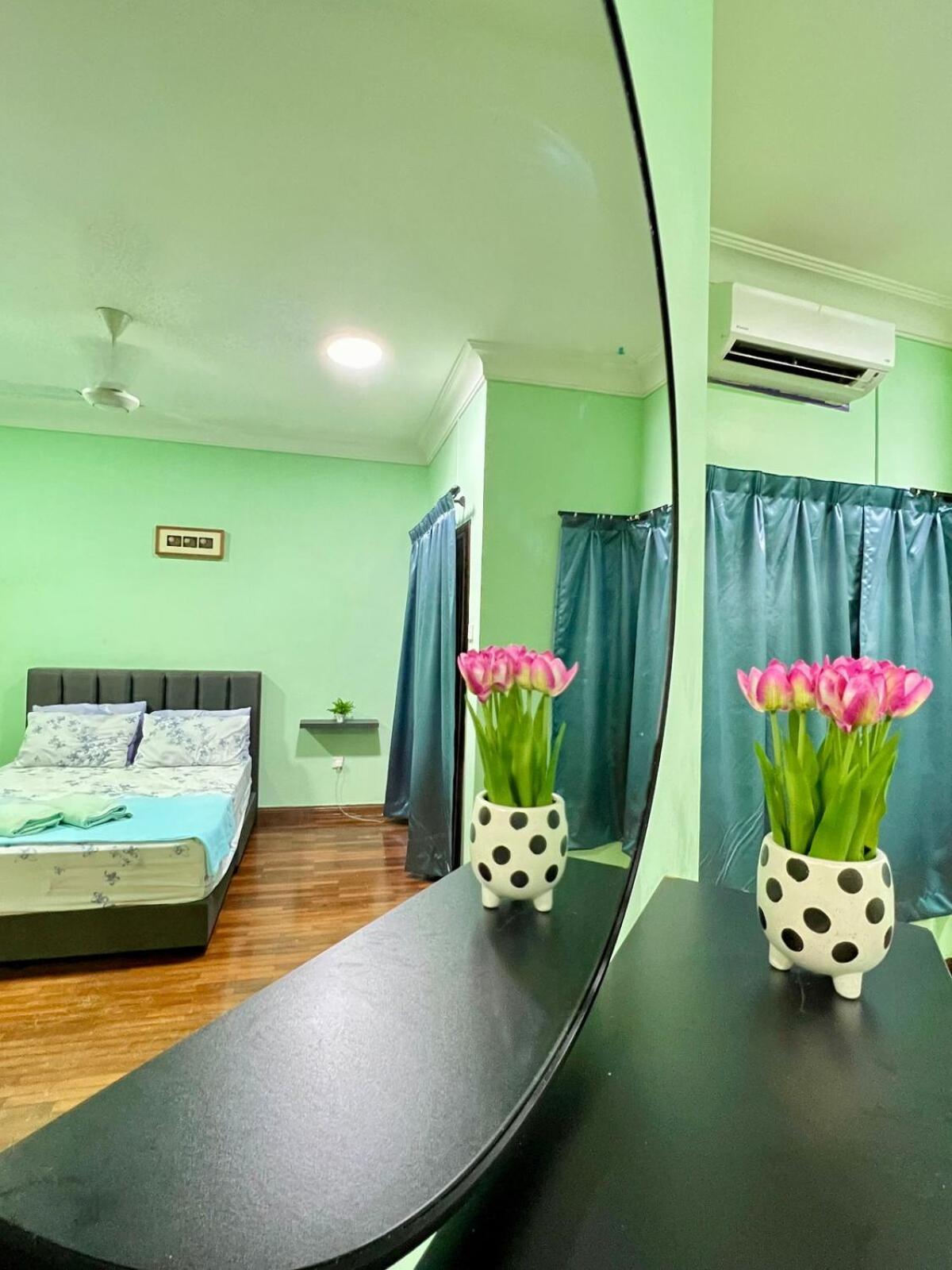 Rini Utama Homestay 스쿠다이 외부 사진