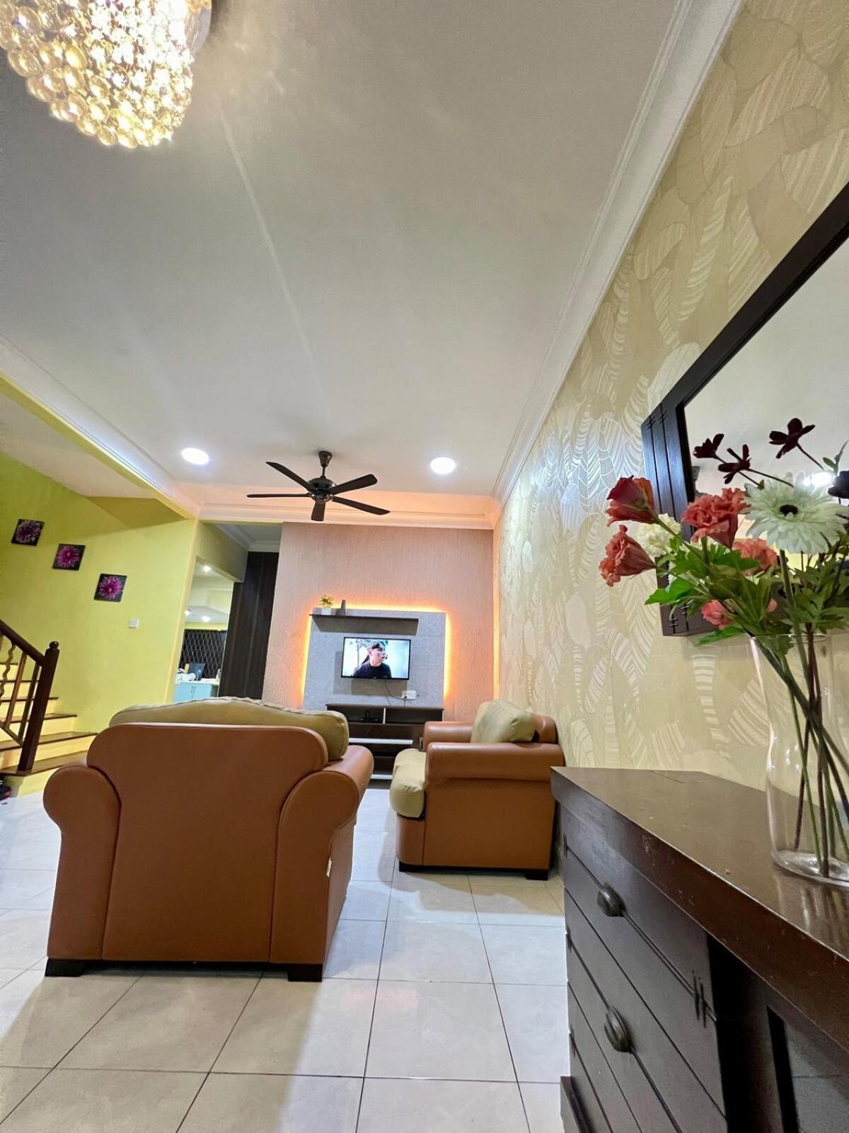 Rini Utama Homestay 스쿠다이 외부 사진