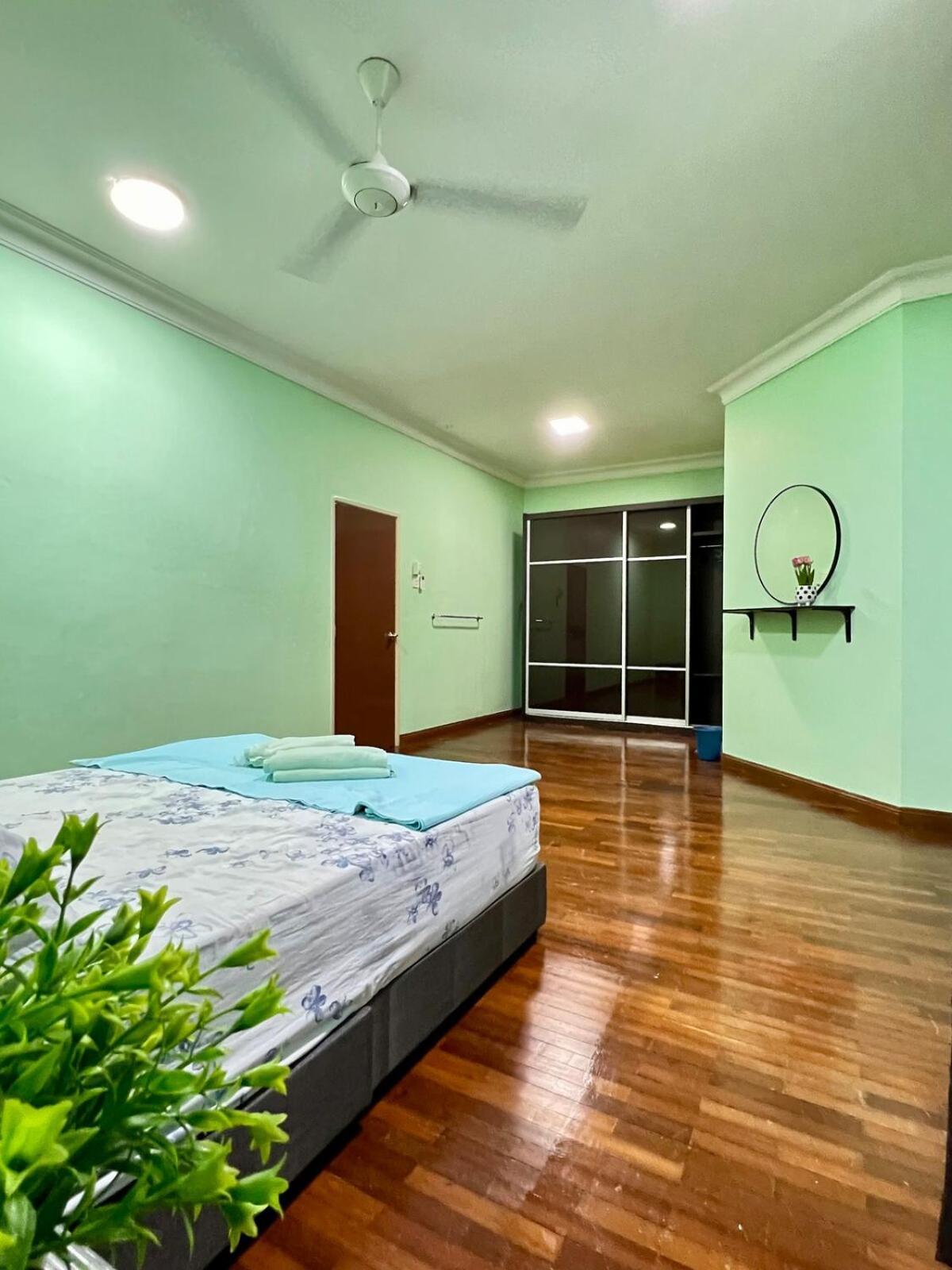 Rini Utama Homestay 스쿠다이 외부 사진