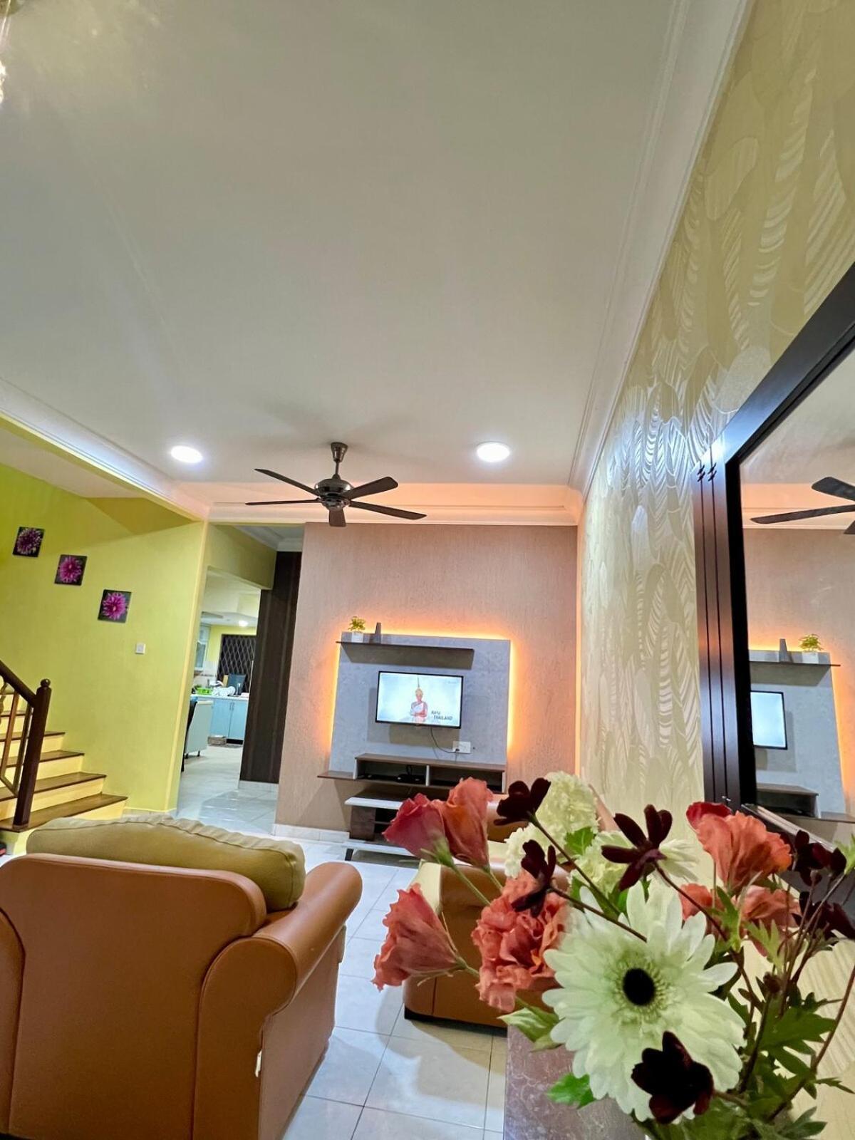 Rini Utama Homestay 스쿠다이 외부 사진