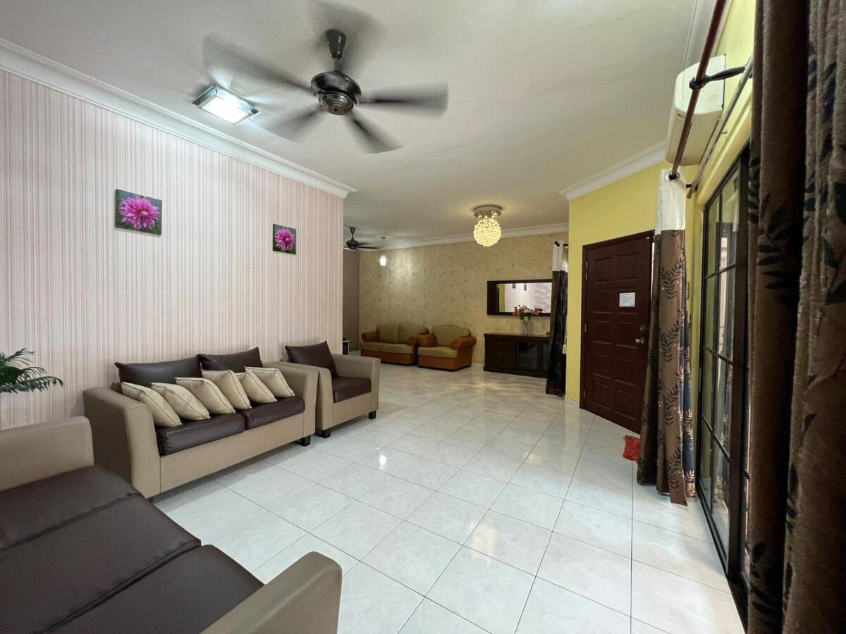 Rini Utama Homestay 스쿠다이 외부 사진